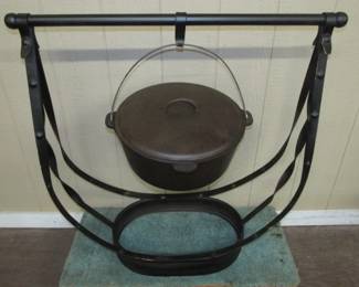 18" Cast Iron Dutch Oven w/Hanger