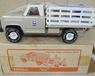 Tonka Chevron Delivery Truck w/Accessories & Box