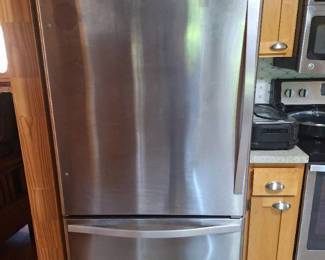 Whirlpool Refrigerator Model WRB322DMBM00