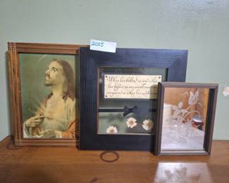 Home Decor Lot (3 Photos)