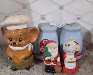 Lot of Kitchen Accessories