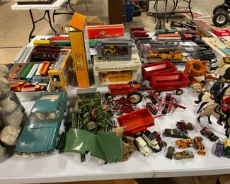 LOTS OF VINTAGE TOYS 