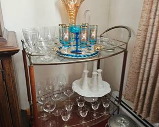 LOTS OF BEAUTIFUL GLASSWARE-CARNIVAL GLASS 
 ,MILK GLASS AND MORE