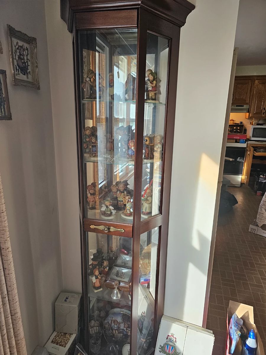 CURIO CABINET-COLLECTION OF HUMMELS