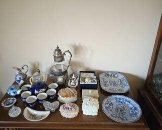 BLUE AND WHITE CHINA-ASSORTED DRESSER JARS