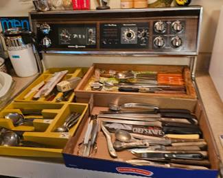 KITCHEN KNIVES & SIVERWARE