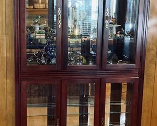 Vintage Pulaski Furniture Mirrored Two Door Collectors Cabinet.