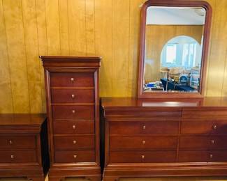 Thomasville Impressions Bedroom Set. 4 Piece. Beautiful!