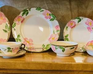 Vintage Franciscan wear  "Desert Rose" Dishes. 109 Pieces.