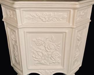 Selection of Porcelain Items.