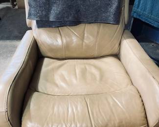 Leggett & Platt Power Leather Recliner. WORKS!