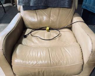 Leggett & Platt Power Leather Recliner. WORKS!