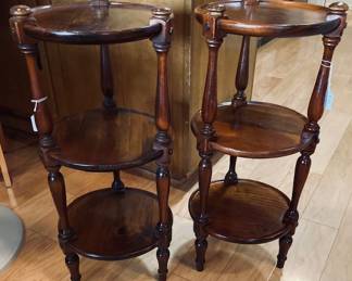 Ethan Allen Old Tavern Pine 3 Tier Etagere Stand Table. Circa 1970's.