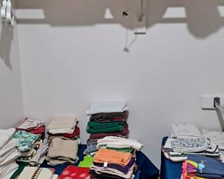 Miscellaneous Home Goods, Linens, Kitchen Towels, Washcloths, etc.