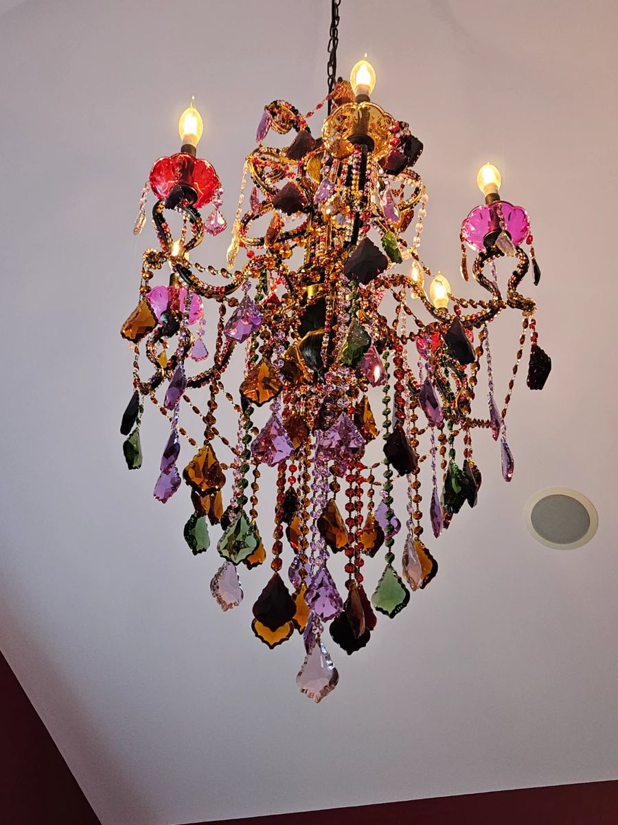 Stonebridge Estate Sale DECOR Designer Clothing starts on 10/22/2023