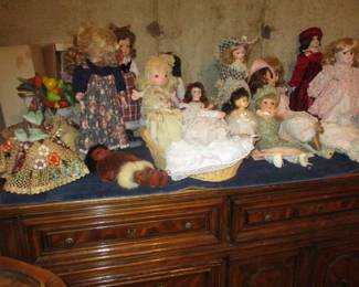 Doll collection - all in fine condition