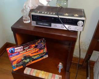 Vtg. Nightstand.. elephant lamp