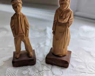 Vintage handcarved wooden Hawaiian island figurines.