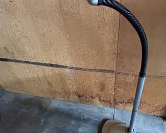 Magnifying glass with light