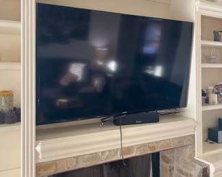Samsung 60” flat screen tv with remote and wall mount