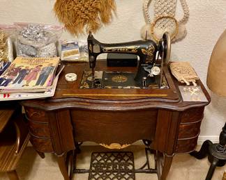 Antique The Free Sewing machine l