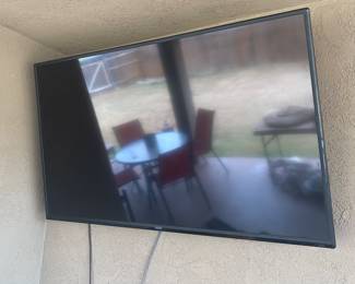 Vizio 54” flat screen tv with remote and wall mount.