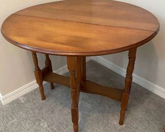 Round Gate Leg Table