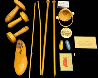 Miniature Nantucket Lidded Basket Vintage Sewing Collectibles