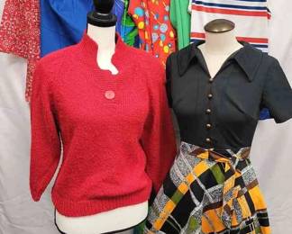 004 Victoria Jones Petite Red Sweater Sz Medium, CosCob Green Slacks Sz 7 8, Romantically Sz 10 And More 