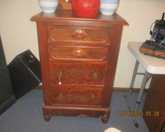 Vintage chest of drawers