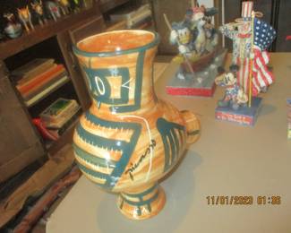 Pablo Picasso rendition of a Chouette Owl vase