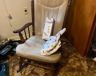 ROCKING CHAIR