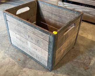 NASHVILLE, TN SEALTEST WOOD MILK CRATE
 
