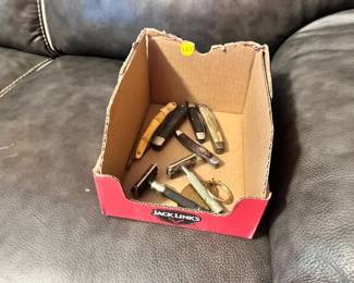 LOT OF KNIVES AND RAZORS