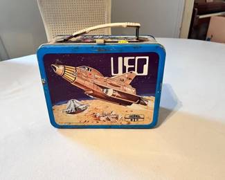 VINTAGE LUNCH BOX