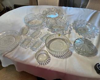 LOT OF GLASSWARE