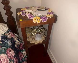 WOODEN TWO-TIER TABLE 12X13X25 WITH DECOR