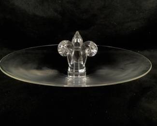 GRLE212 Vintage Steuben Crystal Art Glass Tray Plate Crystal art glass Canapé tray plate. Looks to be in good condition. Looks to have no chips or cracks. In one of the pictures you can see where it was signed on the bottom of the tray.
