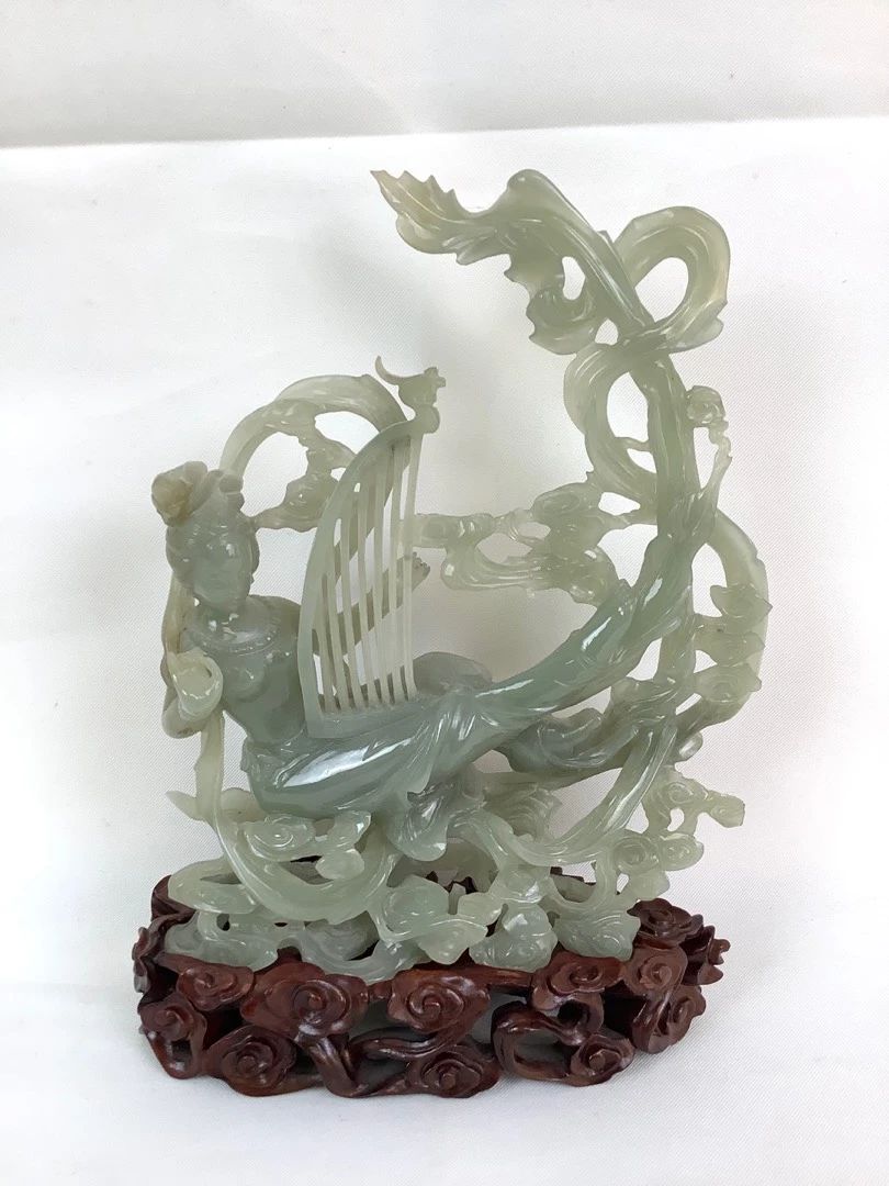 GRLE210 Vintage Chinese Jadeite Lady With Harp Lady with a Harp sitting on flowers. Has a little discoloration on one side of the lady. Comes in 2 pieces.
