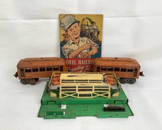 RIHI206 Vintage Lionel Railroad Collection No. 3656 Stockyard O gauge Cattle loader. 2 Pullman metal train cars. Lionel Railroad planning book. The stockyard does come with some instructions but the pages are a little beat up.
