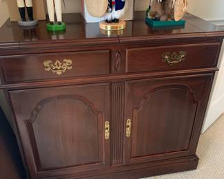 Ethan Allen server