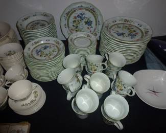 MIKASA DINNERWARE "HERITAGE"