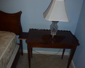 DREXEL HERITAGE MAHOGANY TEA TABLE & WATERFORD CRYSTAL LAMP