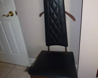 VINTAGE VALET CHAIR