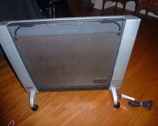 NEW DELONGHI SPACE HEATER