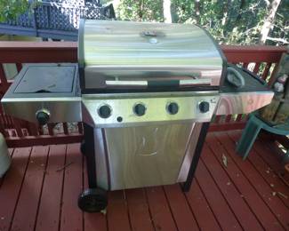 CHAR BROIL PROPANE GRILL