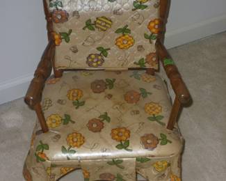 VINTAGE CHILDS CHAIR