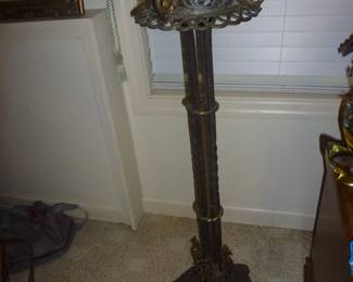 ANTIQUE PLANT STAND