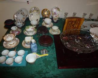 VINTAGE CUPS & SAUCERS