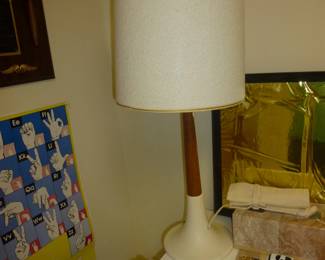 MID CENTURY MODERN TABLE LAMP